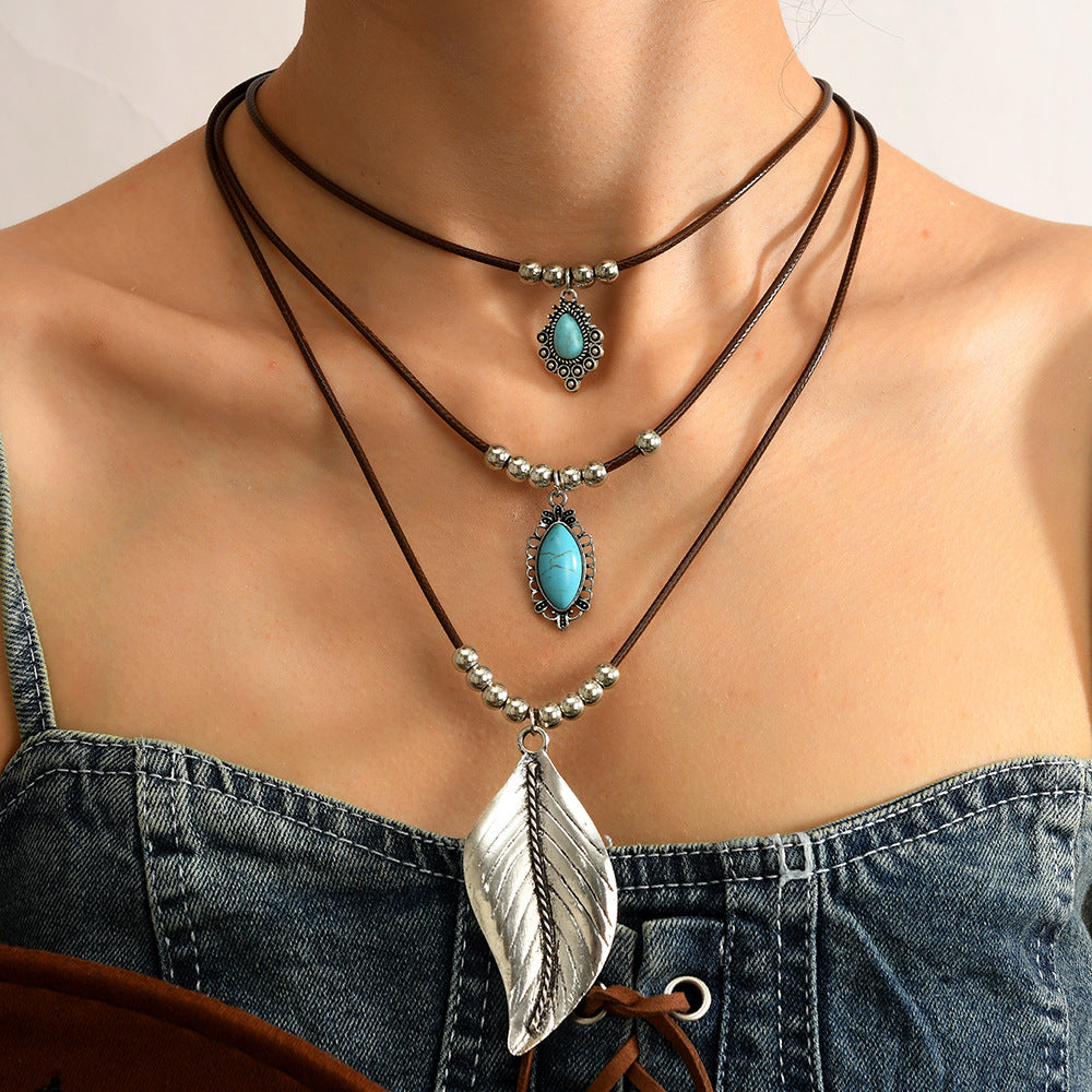 Leaf pendant vintage style necklace