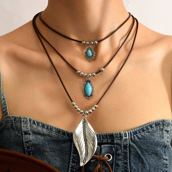 Leaf pendant vintage style necklace