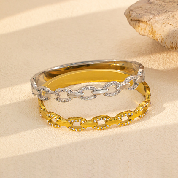 Pig Nose Link Bangle — A Modern Symbol of Strength and Good Fortune