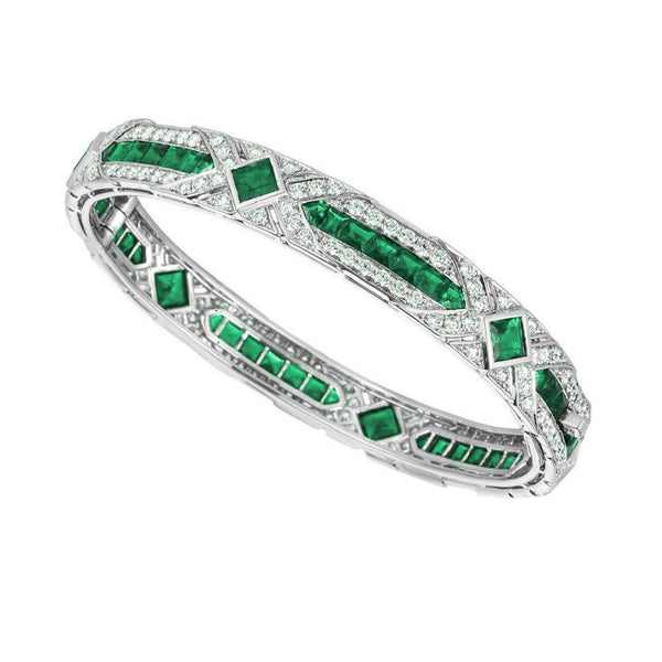 Pig Nose Link Bangle — A Modern Symbol of Strength and Good Fortune