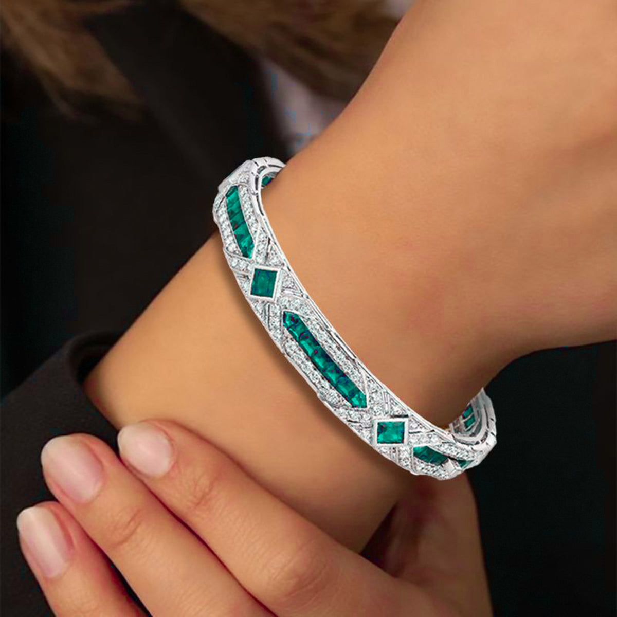 Pig Nose Link Bangle — A Modern Symbol of Strength and Good Fortune