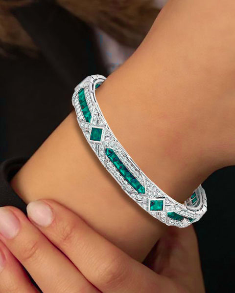 Pig Nose Link Bangle — A Modern Symbol of Strength and Good Fortune