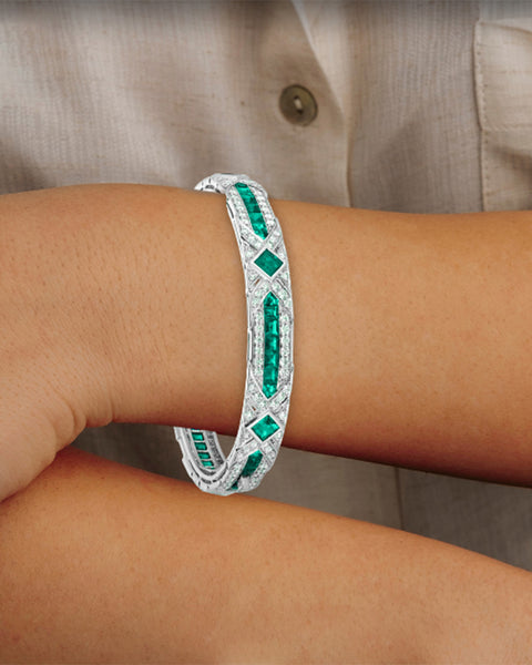 Pig Nose Link Bangle — A Modern Symbol of Strength and Good Fortune