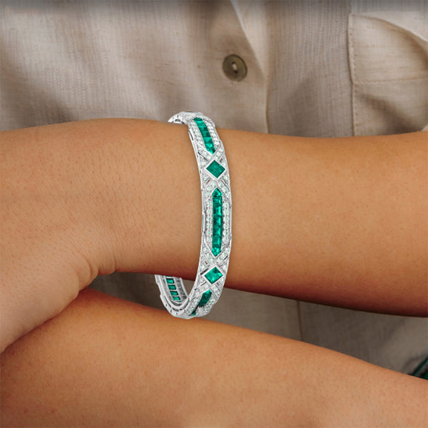 Pig Nose Link Bangle — A Modern Symbol of Strength and Good Fortune