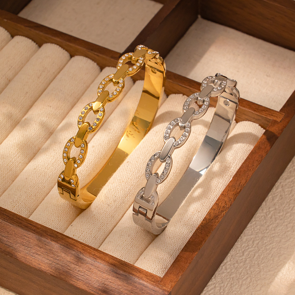 Pig Nose Link Bangle — A Modern Symbol of Strength and Good Fortune