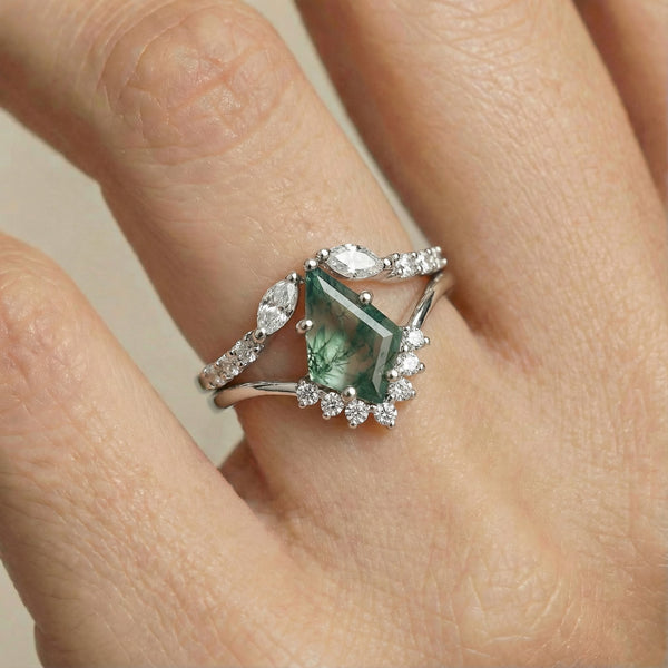 Emerald Lattice Ring