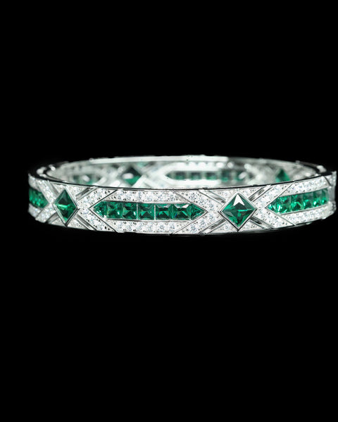 Pig Nose Link Bangle — A Modern Symbol of Strength and Good Fortune