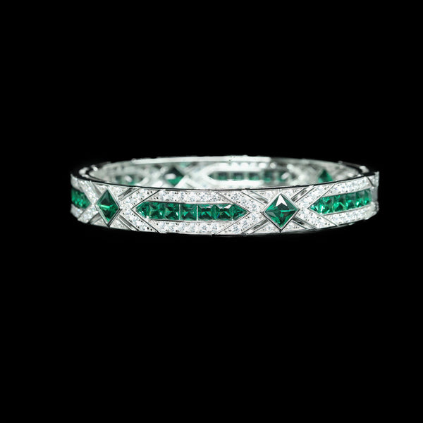 Pig Nose Link Bangle — A Modern Symbol of Strength and Good Fortune